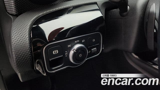 Mercedes-Benz A-Class 2020 — ფოტო 17/20
