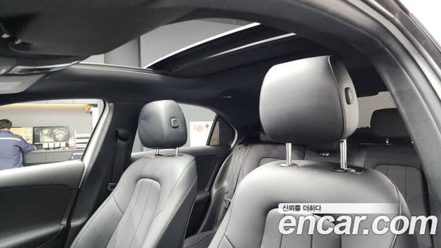 Mercedes-Benz A-Class 2020 — ფოტო 19/20