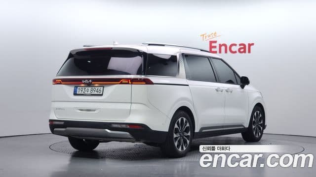 Kia Carnival 2023 — ფოტო 2/20