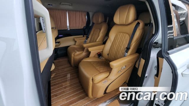 Kia Carnival 2023 — ფოტო 12/20