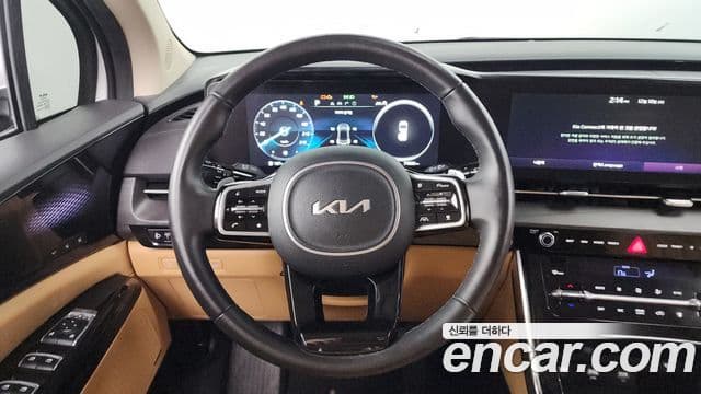 Kia Carnival 2023 — ფოტო 13/20