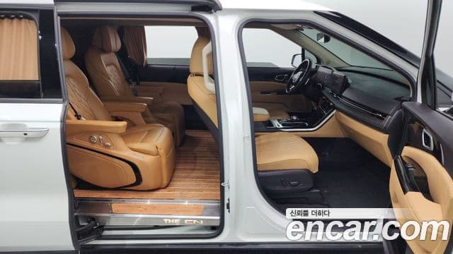 Kia Carnival 2023 — ფოტო 19/20
