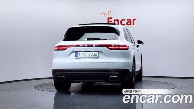 Porsche Cayenne 2019 — ფოტო 4/18