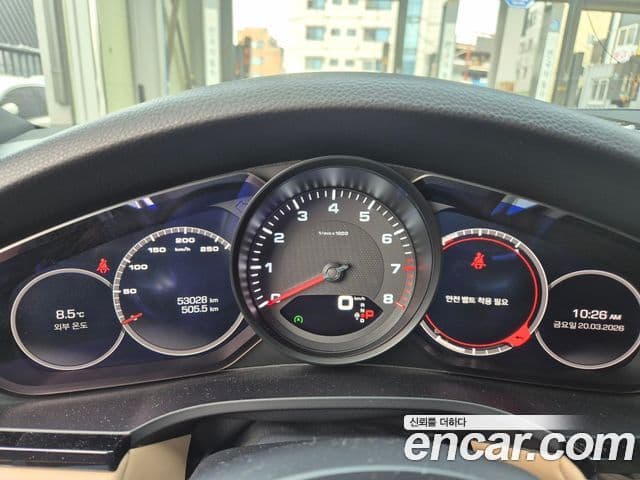 Porsche Cayenne 2019 — ფოტო 7/18