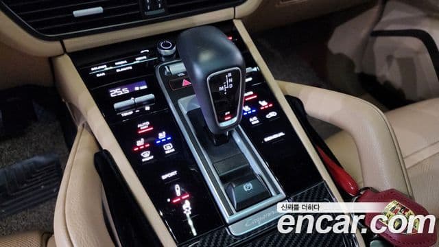 Porsche Cayenne 2019 — ფოტო 8/18