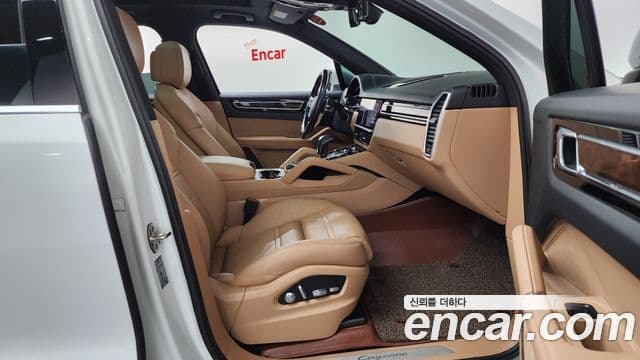 Porsche Cayenne 2019 — ფოტო 9/18