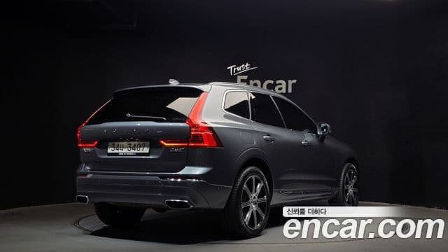 Volvo XC60 2018 — ფოტო 2/20