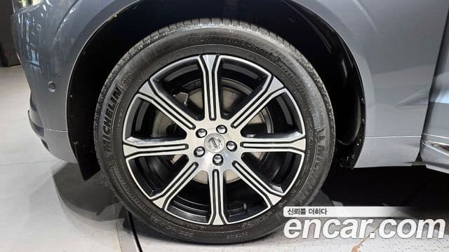 Volvo XC60 2018 — ფოტო 5/20