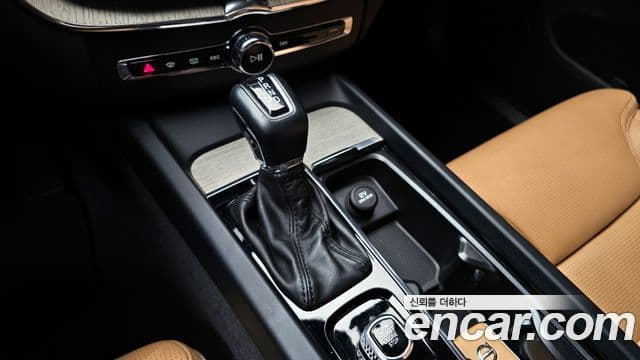 Volvo XC60 2018 — фото 9 из 20