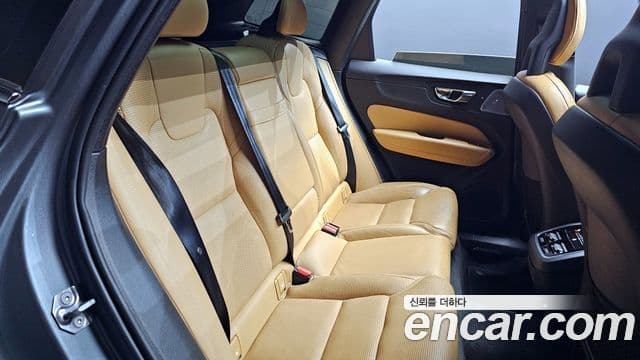 Volvo XC60 2018 — фото 12 из 20