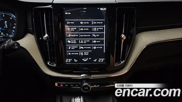 Volvo XC60 2018 — фото 15 из 20