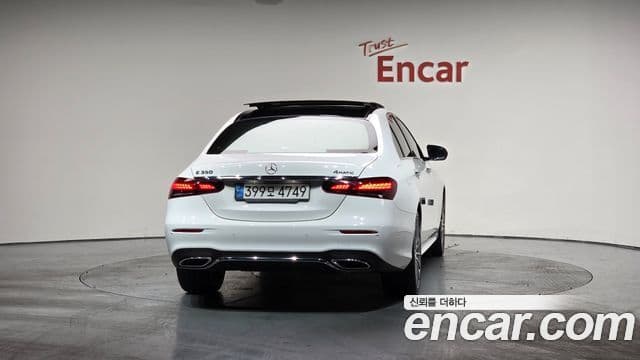 Mercedes-Benz E-Class 2022 — Photo 13/20