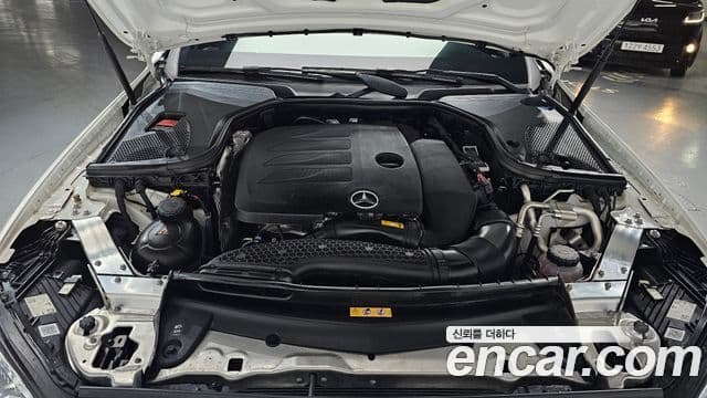 Mercedes-Benz E-Class 2022 — Photo 12/20