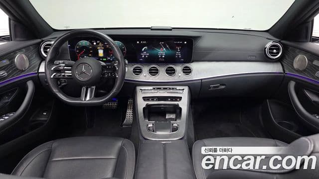 Mercedes-Benz E-Class 2022 — Photo 14/20