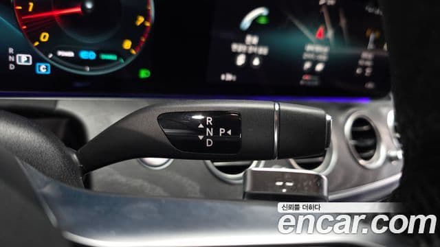 Mercedes-Benz E-Class 2022 — Photo 16/20