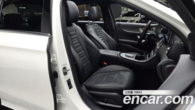 Mercedes-Benz E-Class 2022 — Photo 9/20