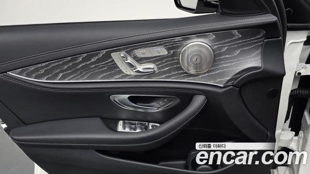 Mercedes-Benz E-Class 2022 — Photo 10/20