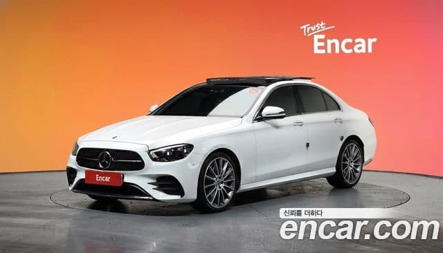 Mercedes-Benz E-Class 2022 — Photo 7/20