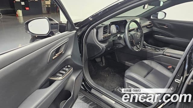 Toyota Crown Crossover 2024 — ფოტო 11/20