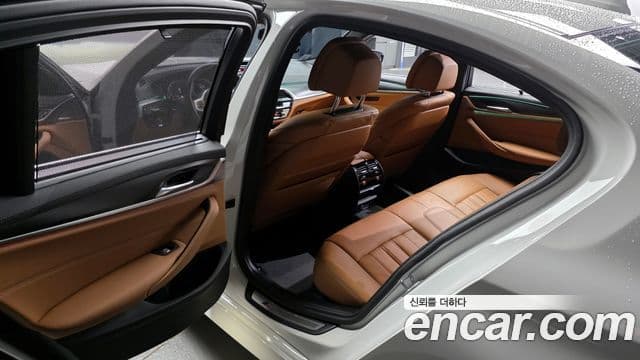 BMW 5 Series 2023 — Фото 11/20