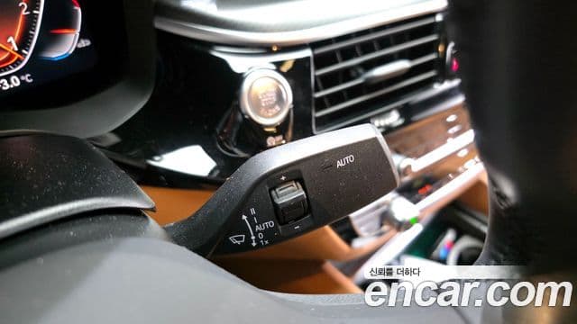 BMW 5 Series 2023 — Фото 14/20