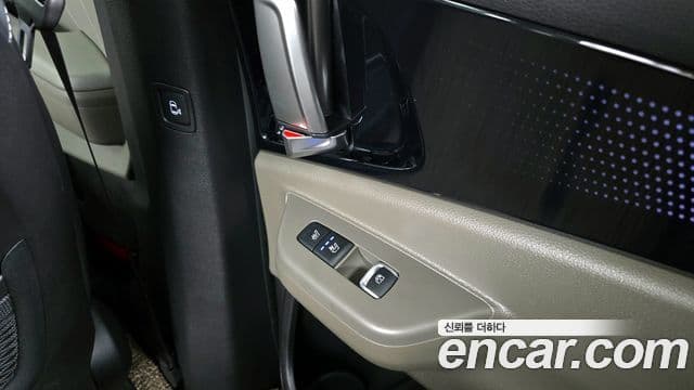 Kia Carnival 2023 — Şəkil 18/20