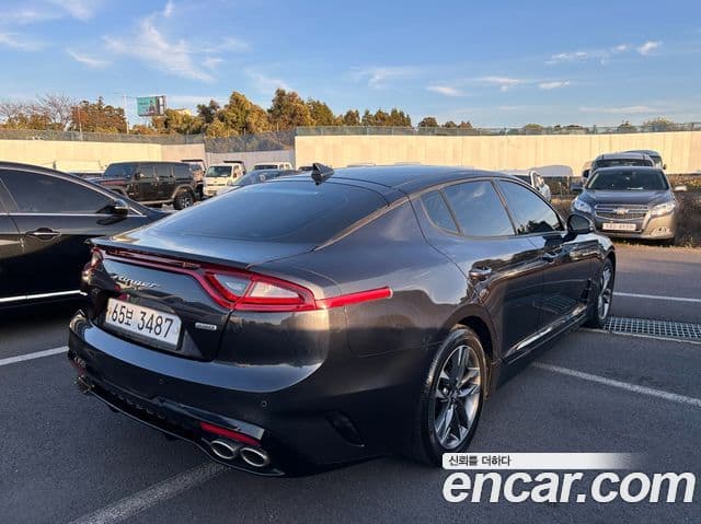 Kia Stinger 2018 — ფოტო 13/20