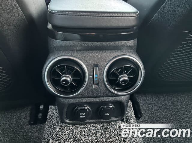 Kia Stinger 2018 — ფოტო 7/20