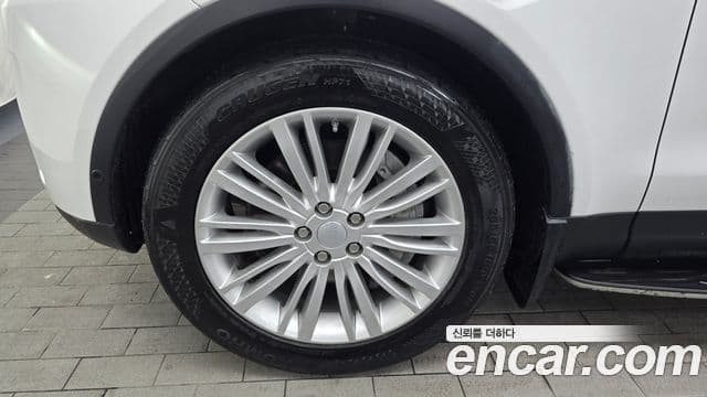 Land Rover Discovery 5 2019 — Photo 10/20