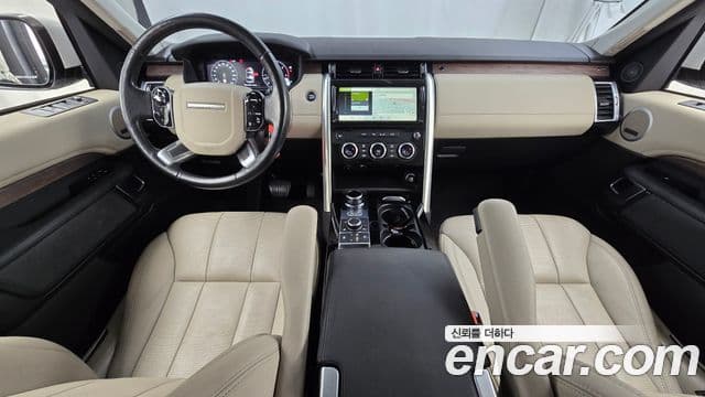 Land Rover Discovery 5 2019 — Photo 8/20
