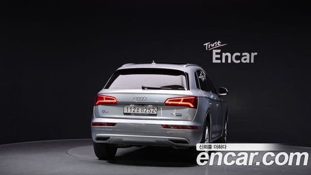 Audi Q5 2020 — ფოტო 1/20