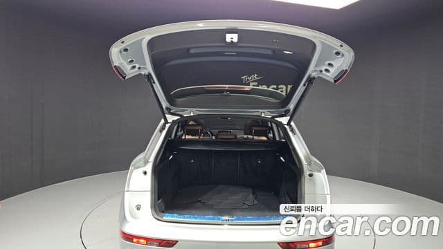 Audi Q5 2020 — ფოტო 15/20