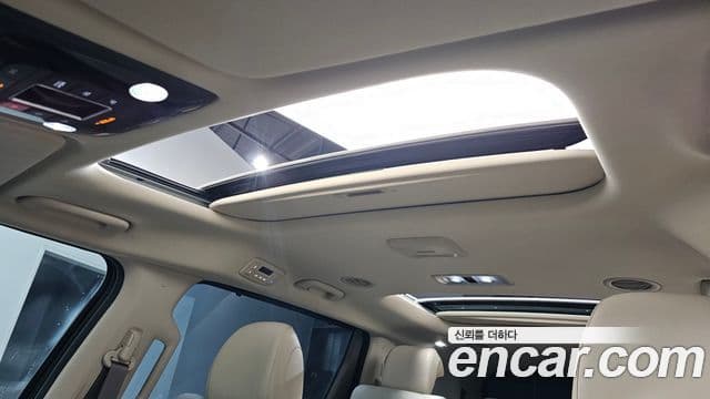 Kia Carnival 2023 — Şəkil 19/20