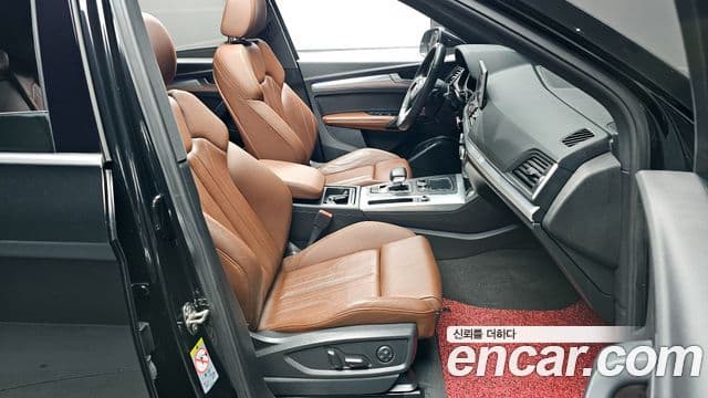 Audi Q5 2020 — Şəkil 10/20