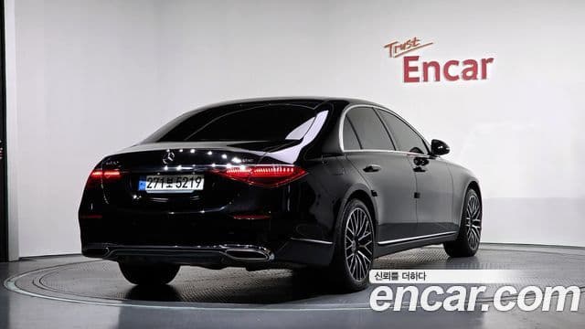 Mercedes-Benz S-Class 2024 — Photo 10/20