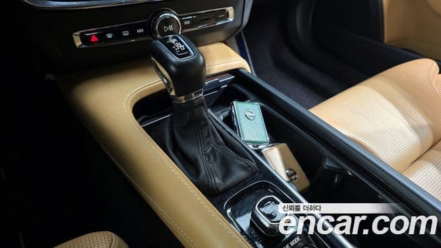 Volvo S90 2019 — ფოტო 18/20