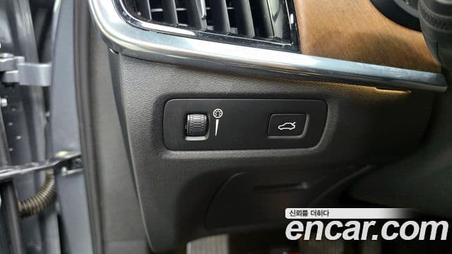 Volvo S90 2019 — ფოტო 16/20