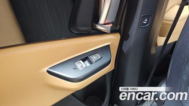 Kia Carnival 2022 — Фото 18/20