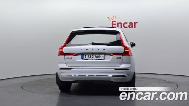 Volvo XC60 2022 — Şəkil 16/20