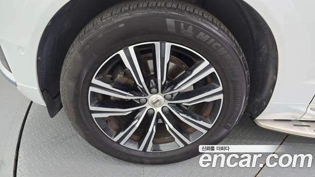 Volvo XC60 2022 — Şəkil 9/20