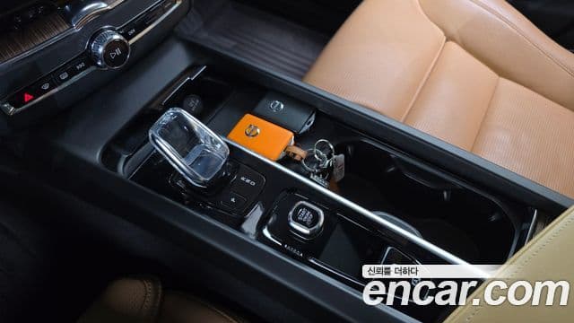 Volvo XC60 2022 — Şəkil 7/20