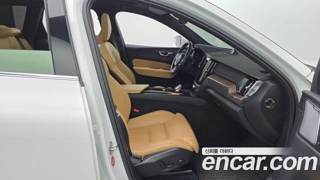 Volvo XC60 2022 — Şəkil 15/20