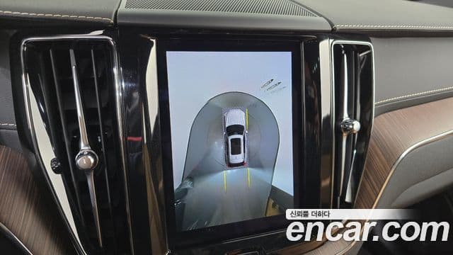 Volvo XC60 2022 — Şəkil 8/20