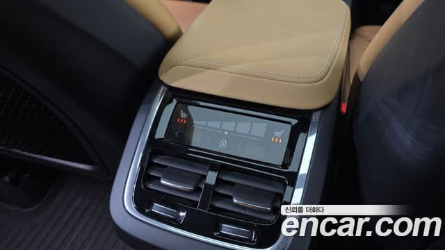 Volvo XC60 2022 — Şəkil 4/20