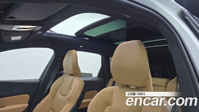 Volvo XC60 2022 — Şəkil 12/20