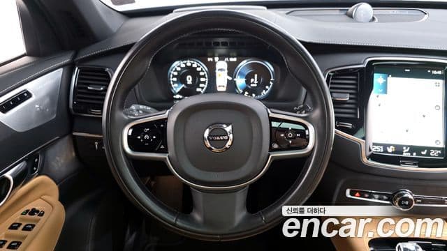 Volvo XC90 2021 — ფოტო 13/20