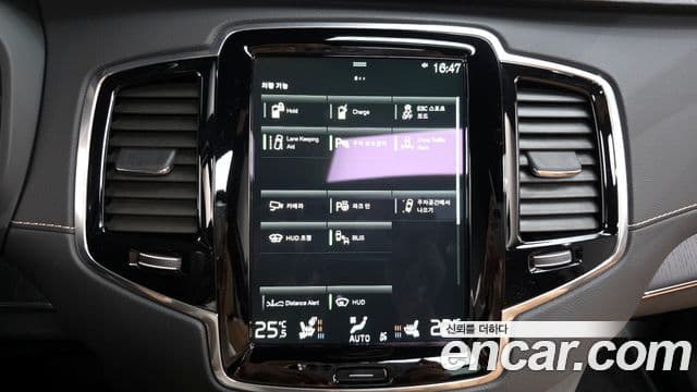 Volvo XC90 2021 — ფოტო 16/20