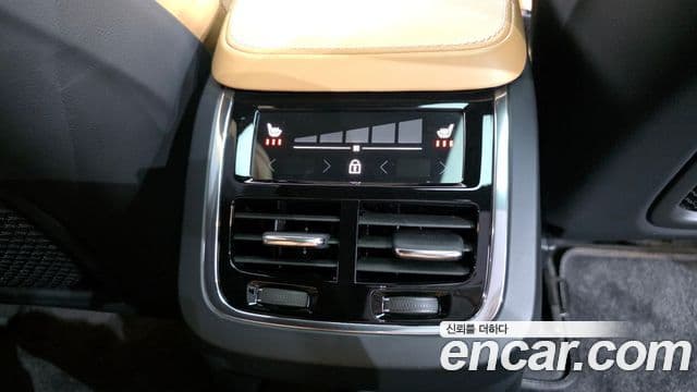 Volvo XC90 2021 — ფოტო 19/20