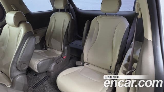 Kia Carnival 2021 — Фото 19/20