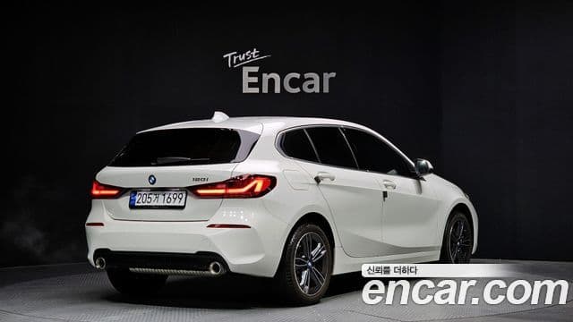 BMW 1 Series 2023 — Şəkil 2/20